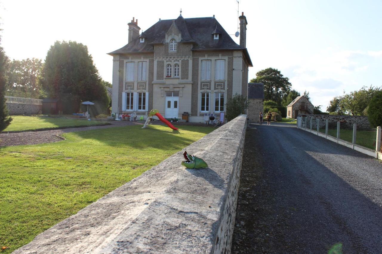 La Petite Boulangerie, chambre d'hôtes indépendante Vaubadon Exterior foto